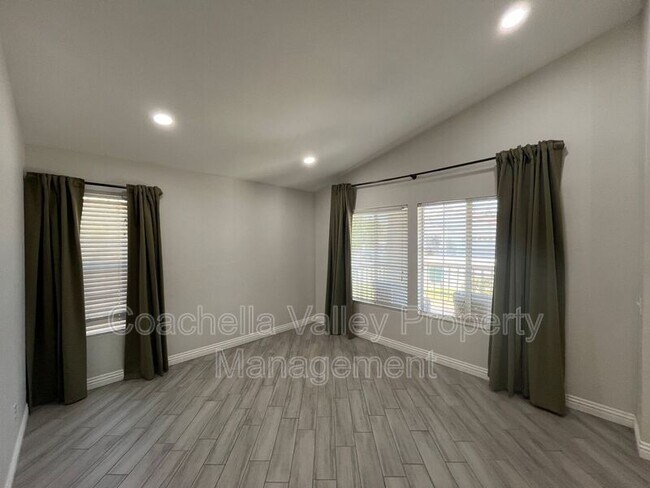 Foto del edificio - 81812 Tecoma Ave