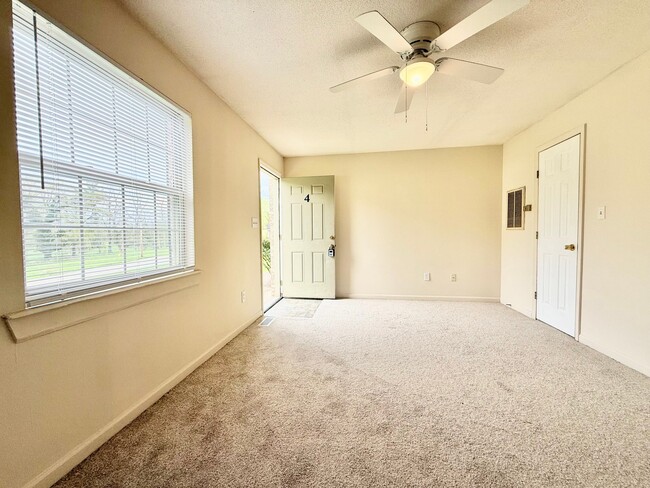 Building Photo - 102 Carter Sells Rd