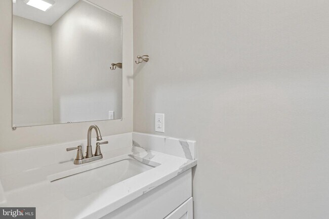Foto del edificio - 5520 Vantage Point Rd