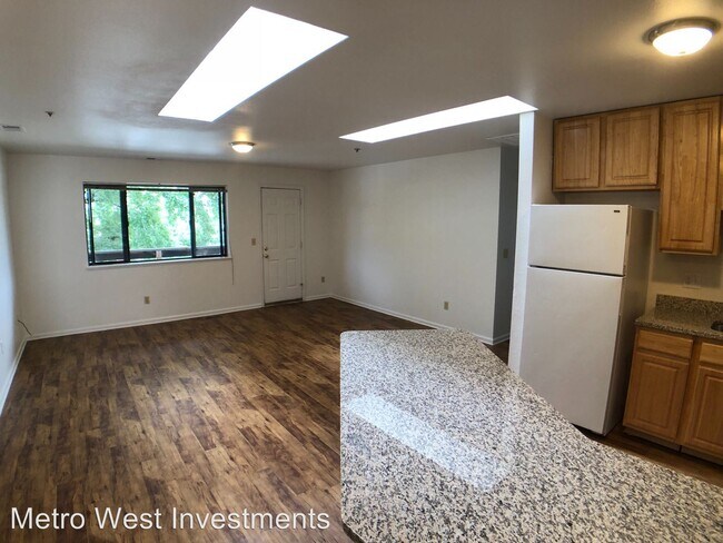 Building Photo - 2990 Aurora Ave