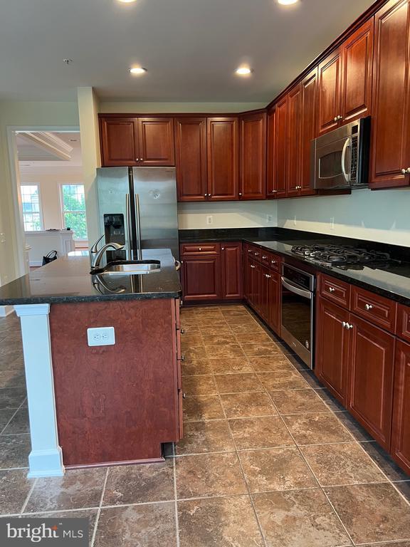 Foto del edificio - 2217 Highbourne Dr