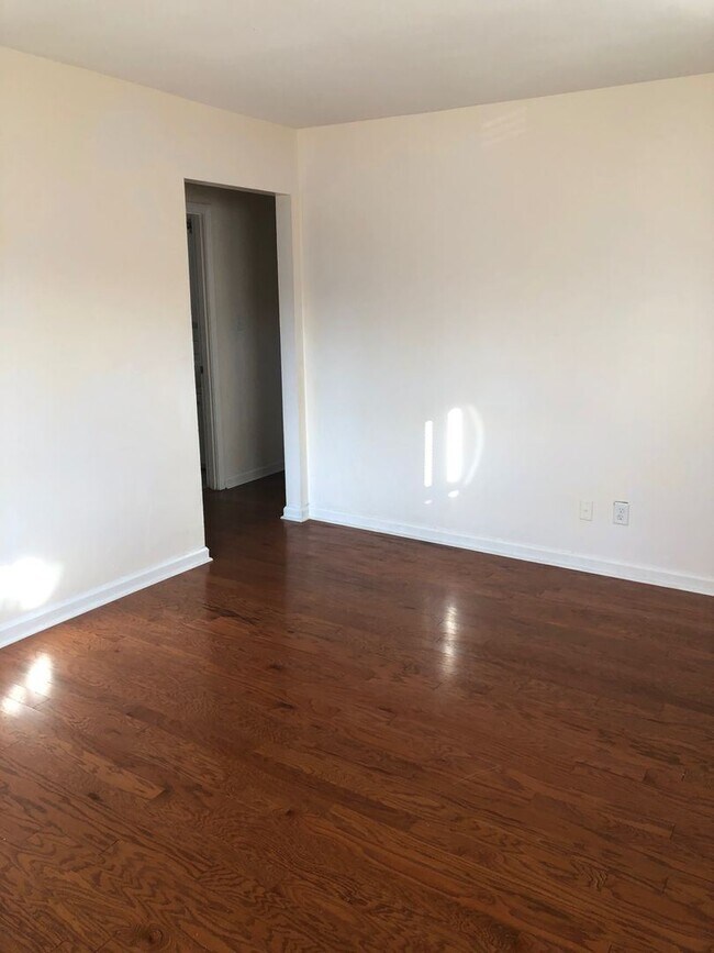 Building Photo - 3 br, 1 bath House - 1515 Arling Ave