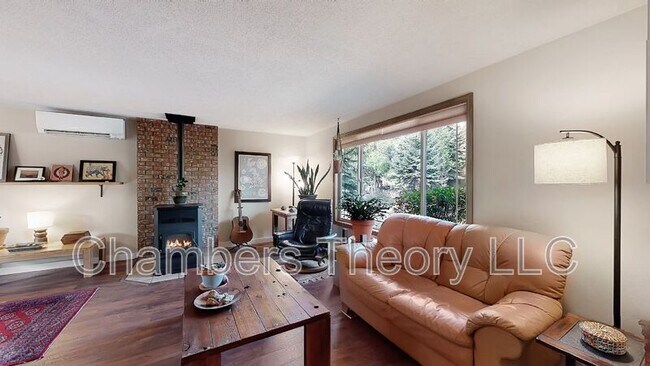 Building Photo - 2890 NE Lotno Dr