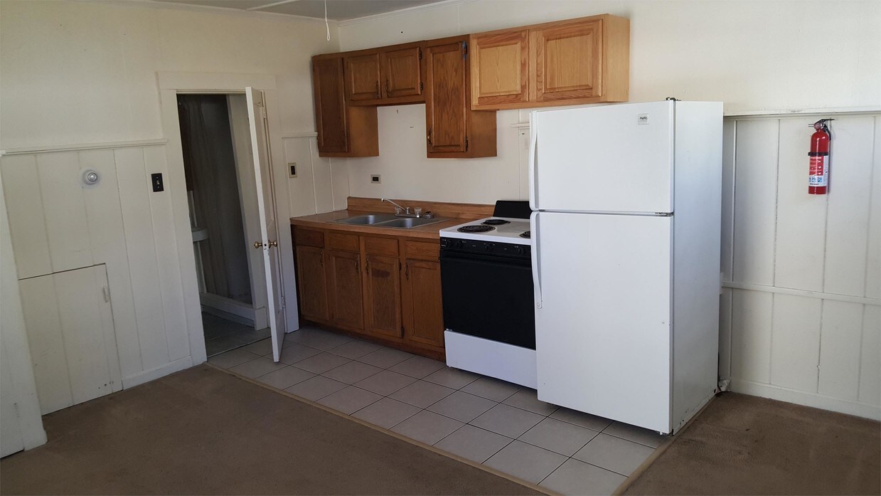 Building Photo - 21 River Rd