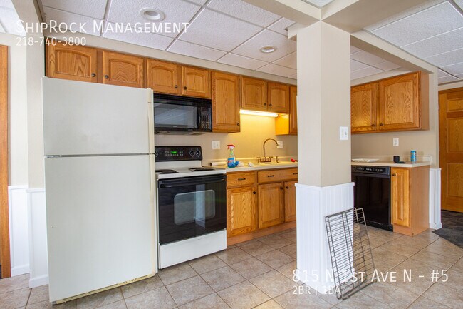 Building Photo - 815 N 1st Ave