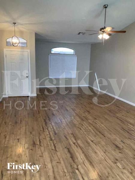 Foto del edificio - 10760 W Sands Dr