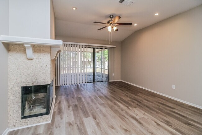 Building Photo - 342 Alba Ln