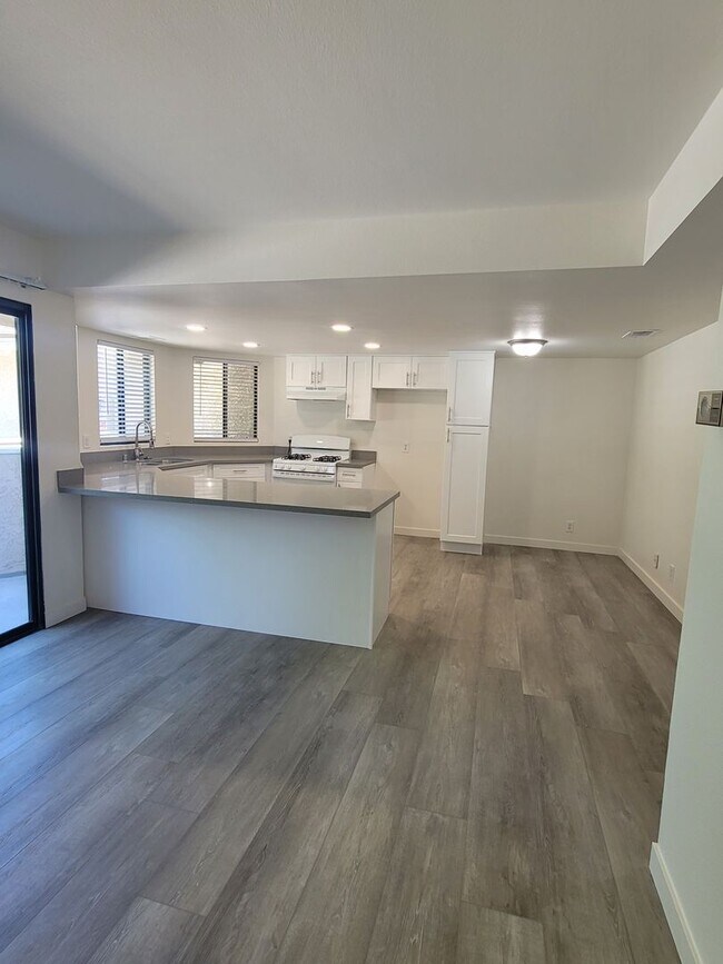 Foto del edificio - Ventura 2+1 Apartment w/ One car garage