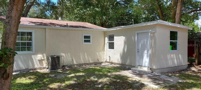 Building Photo - 1719 E River Cove St