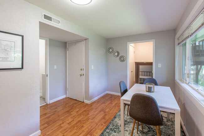 Foto del edificio - 2401 Birch Ln