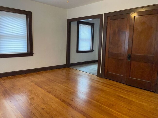 Building Photo - 701 W Maple Ave