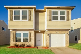 Building Photo - 203 Whitestone Dr NE