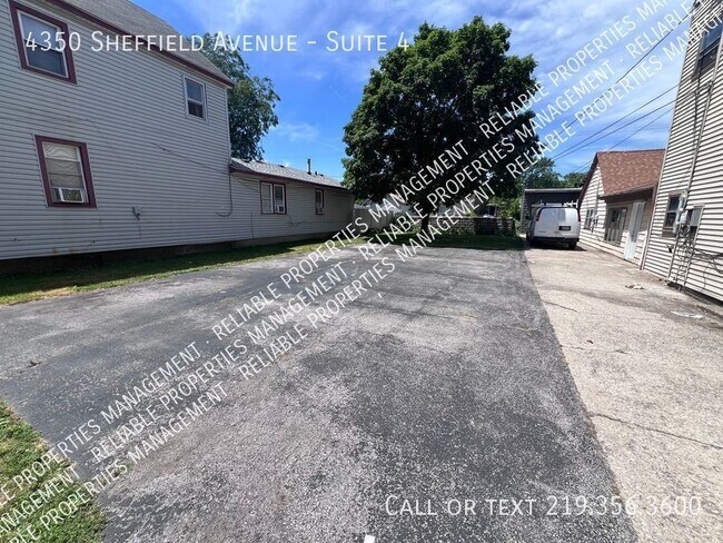 Foto del edificio - 4350 Sheffield Ave