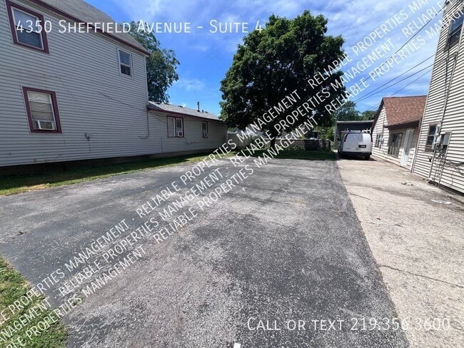 Building Photo - 4350 Sheffield Ave