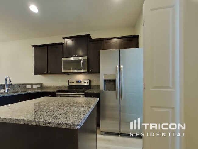 Building Photo - 404 Riverwood Ct