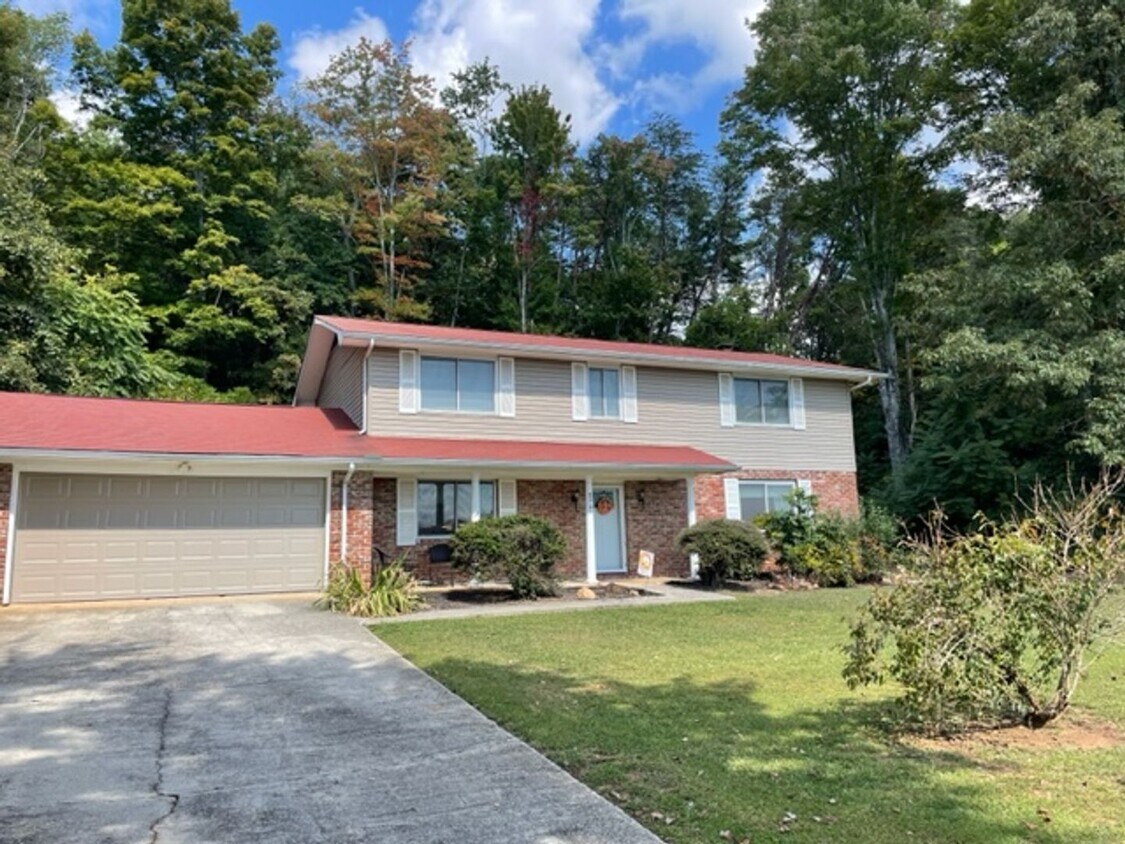 8909 Grantop Dr, Knoxville, TN 37923 House Rental in Knoxville, TN