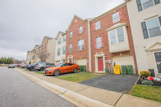 Foto del edificio - Amazing 3 BR/2.5 BA Townhome in Pumphrey!