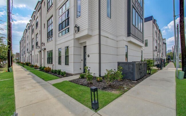 Foto del edificio - 1102 Ennis St