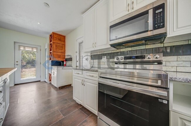 Building Photo - 2540 Sistina St