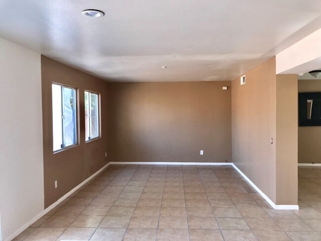 Building Photo - 12430 Edgecliff Ave