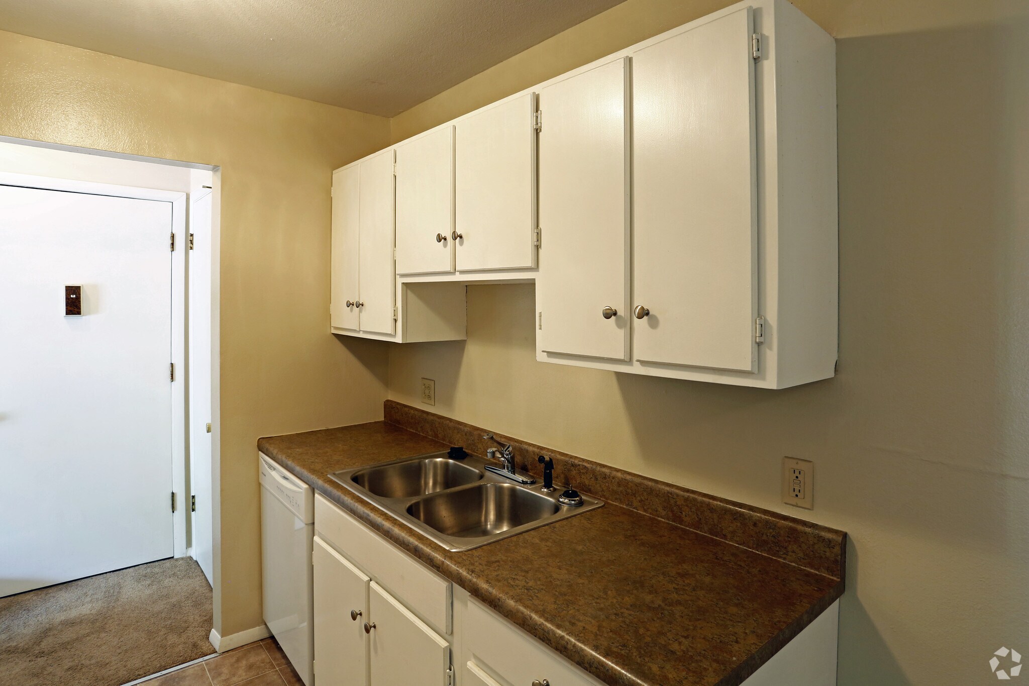 River View Apartments – photo 2