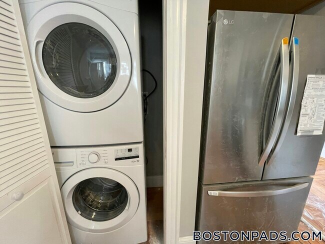 Building Photo - 33 Hancock St