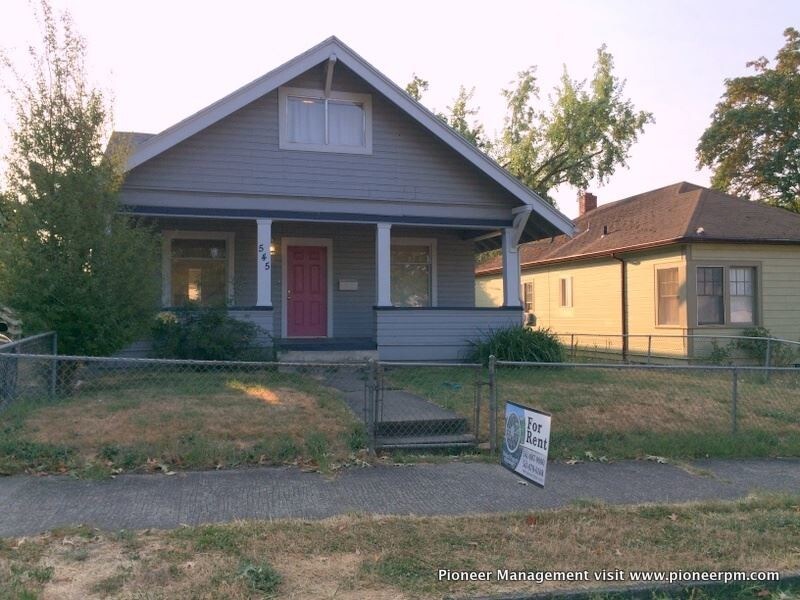 Foto principal - 4 br, 1 bath House - 545 NE Jackson St