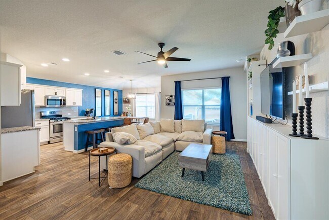 Building Photo - 13721 Cantarra Dr