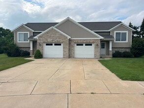 Building Photo - 4693-4695 N Shooks Ct