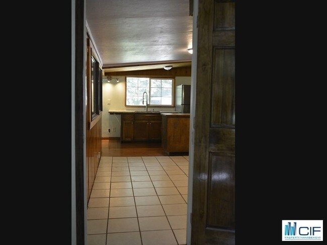 Building Photo - 203 N Sequoia Rd