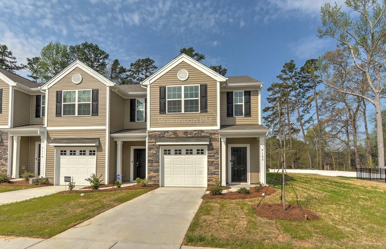 Primary Photo - Charming 2-story 3BD/2.5BTH corner unit to...