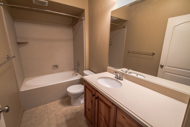 Building Photo - Italian Villages | 3- Bedroom Naples