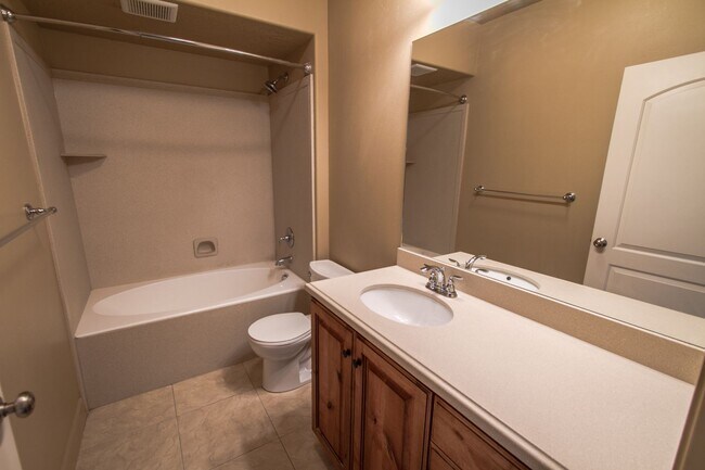 Foto del edificio - Italian Villages | 3- Bedroom Naples