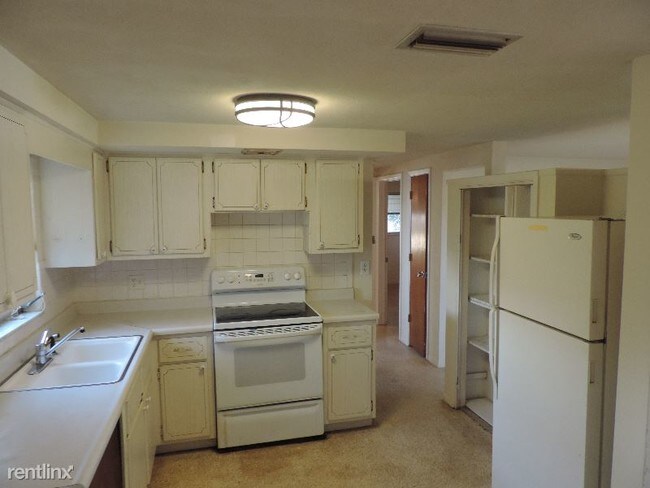 Building Photo - 3 br, 2 bath House - 10821 FILLMORE AVE