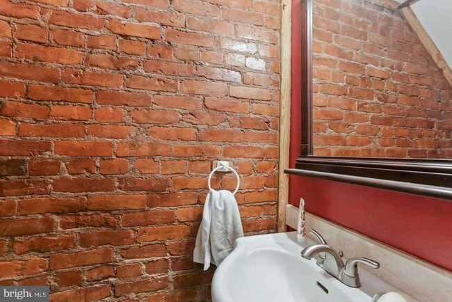 Building Photo - 1116 Monroe St NW