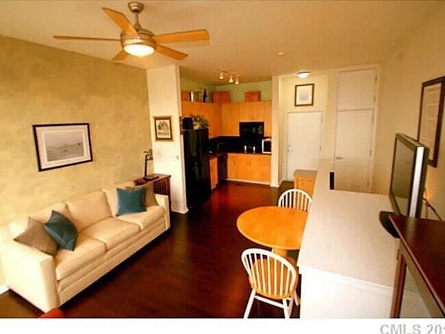 Foto del edificio - 2125 Southend Dr