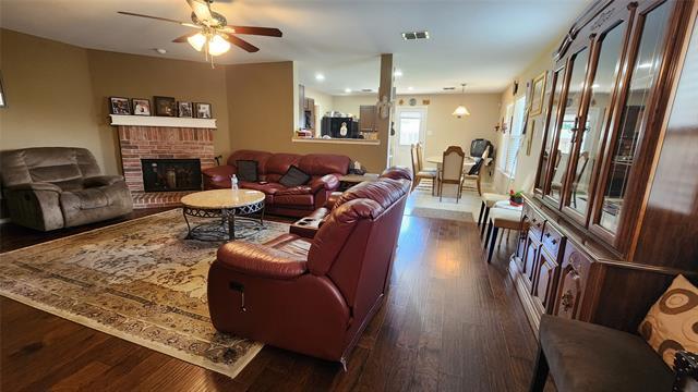 Foto del edificio - 6613 Longleaf Ln