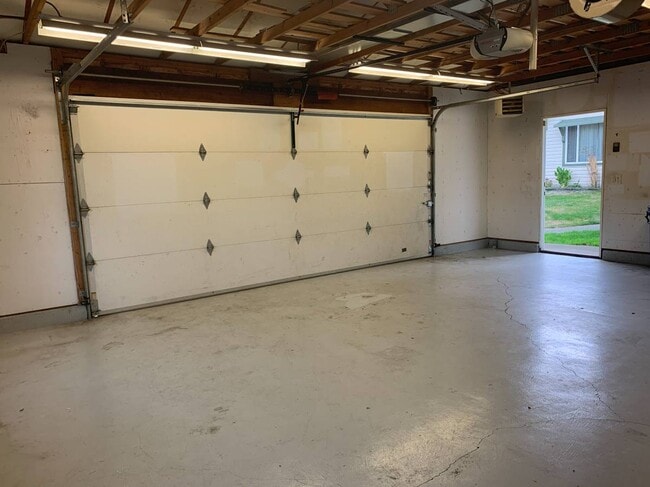 Building Photo - 21201 Wicklund Av