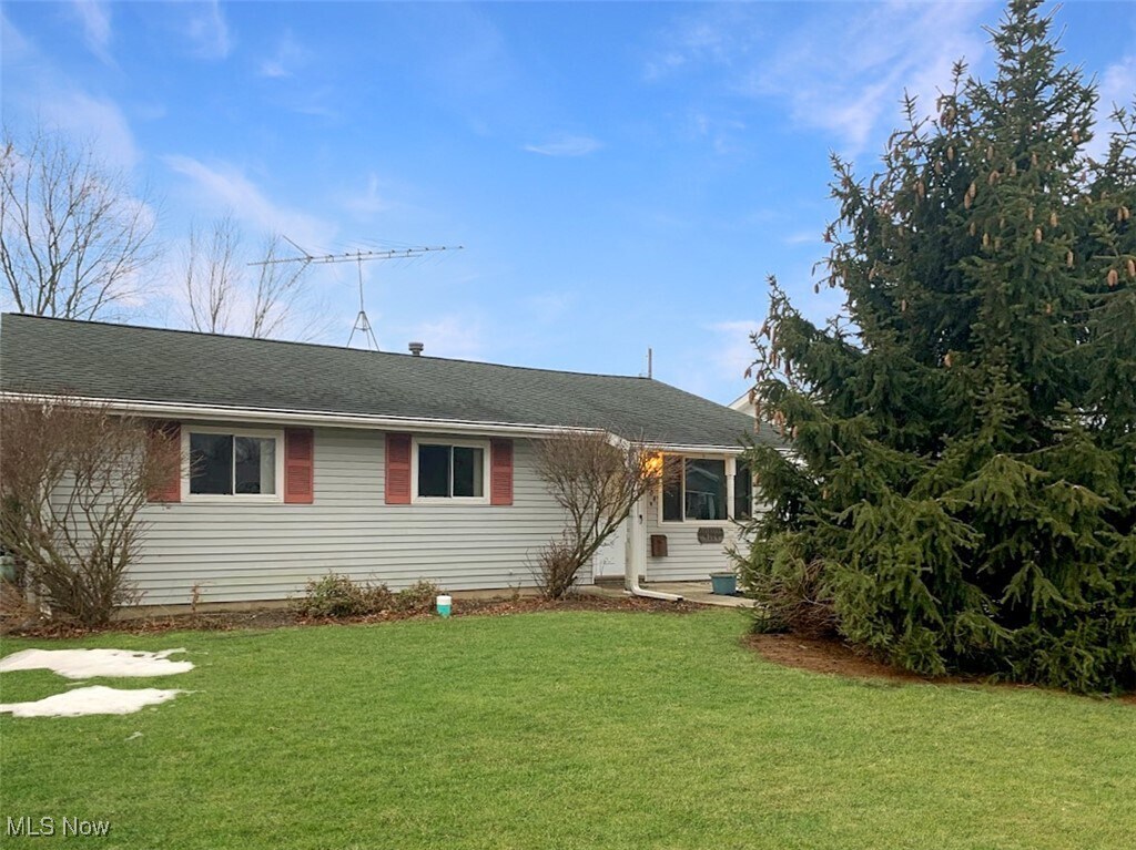 4204 Knickerbocker Rd Sheffield Lake, OH 44054 – photo 1 of 5
