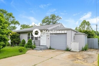 Building Photo - 670 Florland Dr