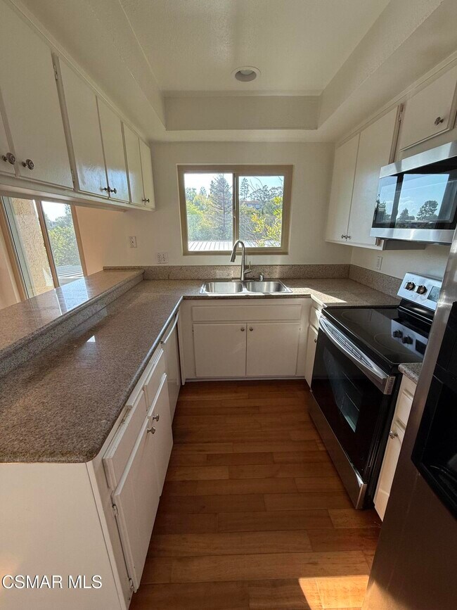 Foto del edificio - 460 Arbor Ln Ct