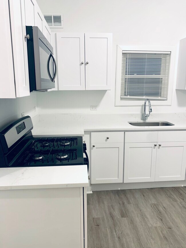 Foto del edificio - 3846 N Troy St