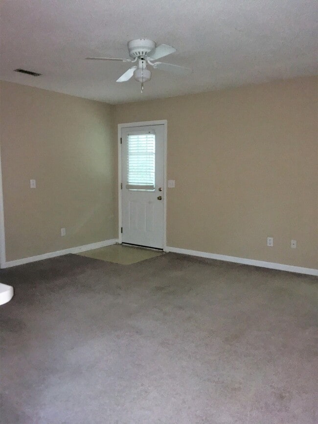 Photo - Center 629-631 Apartment