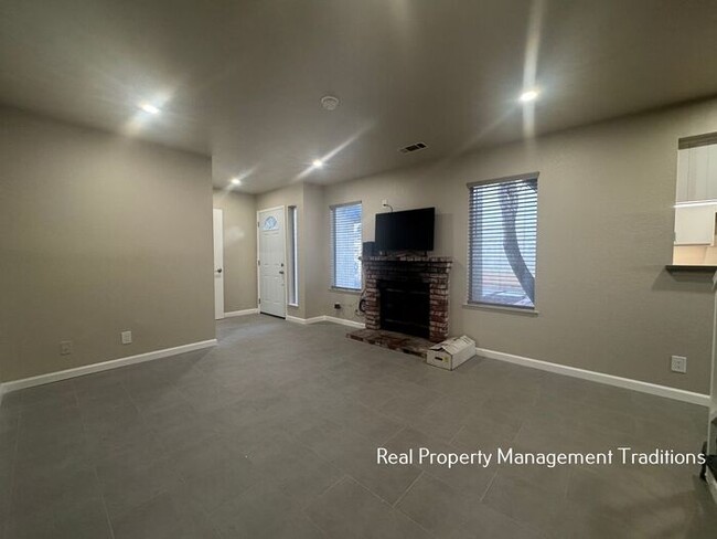 Building Photo - Beautifully redone 4 + 3 Palmdale home!