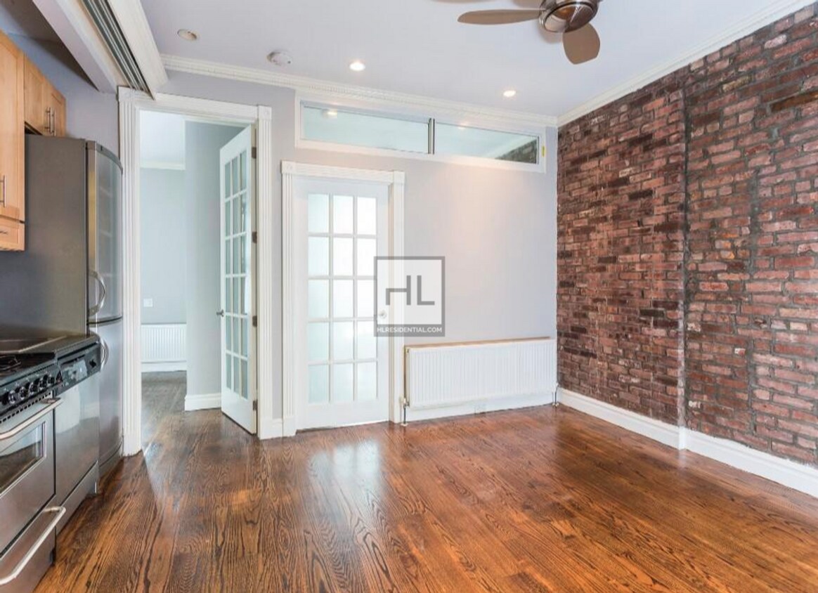 Foto principal - East 1st Street