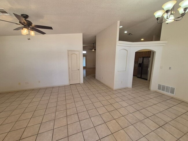 Building Photo - 1136 San Cristo St