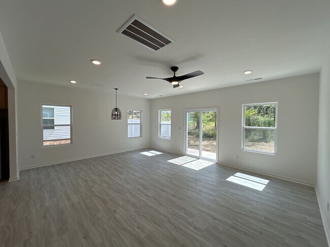 Building Photo - T.R. Lawing Realty Property