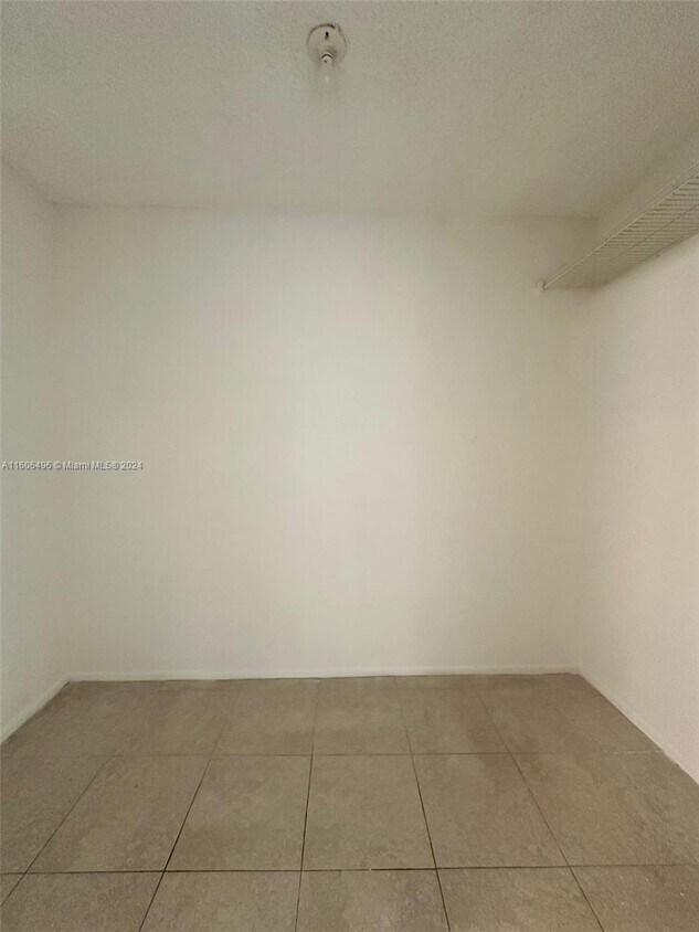 Foto del edificio - 4848 NW 24th Ct