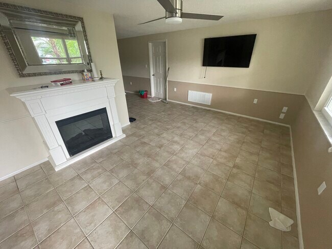 Building Photo - 7040 Brentwood Dr