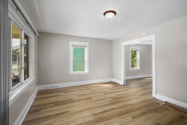 Foto del edificio - 2045 Elliott Ave